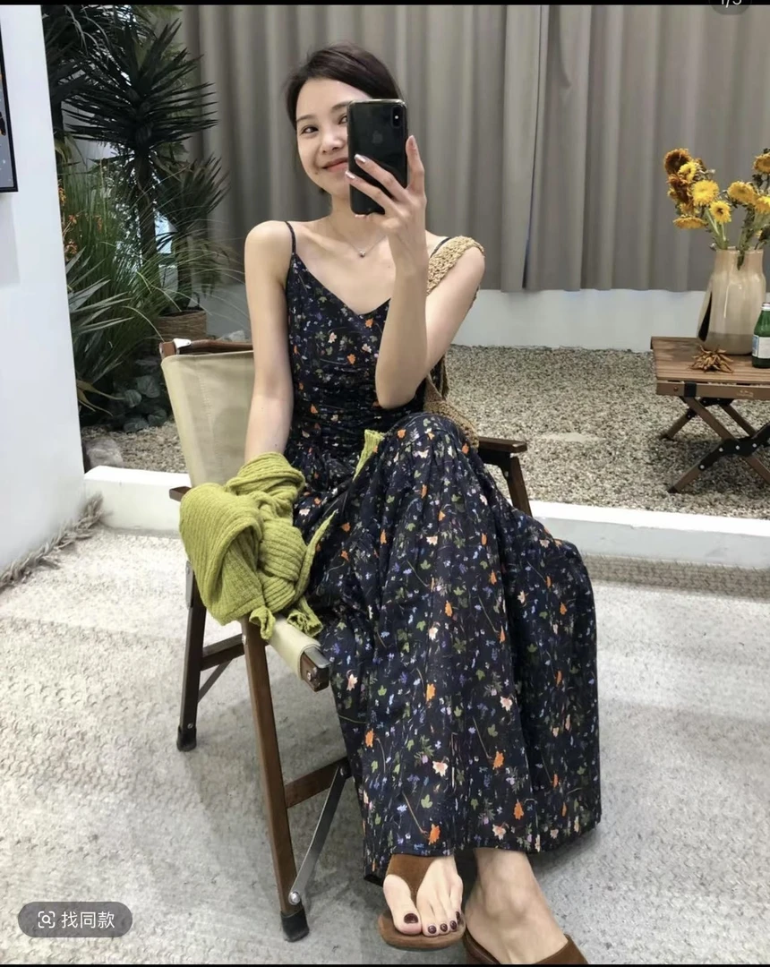 度假风碎花气质甜美时尚显瘦连衣裙复古女2025新款无袖吊带裙子