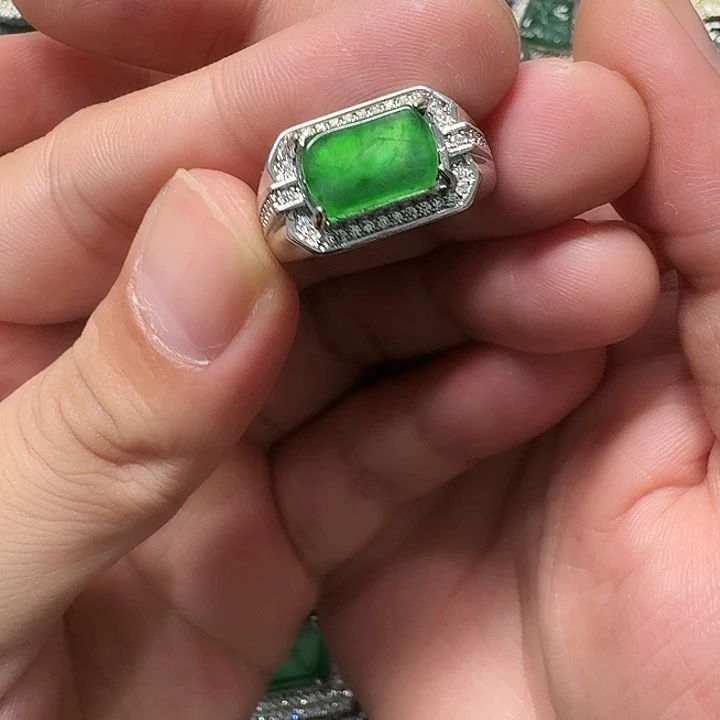 翡翠未镶嵌颈饰天然A货翡翠放漏