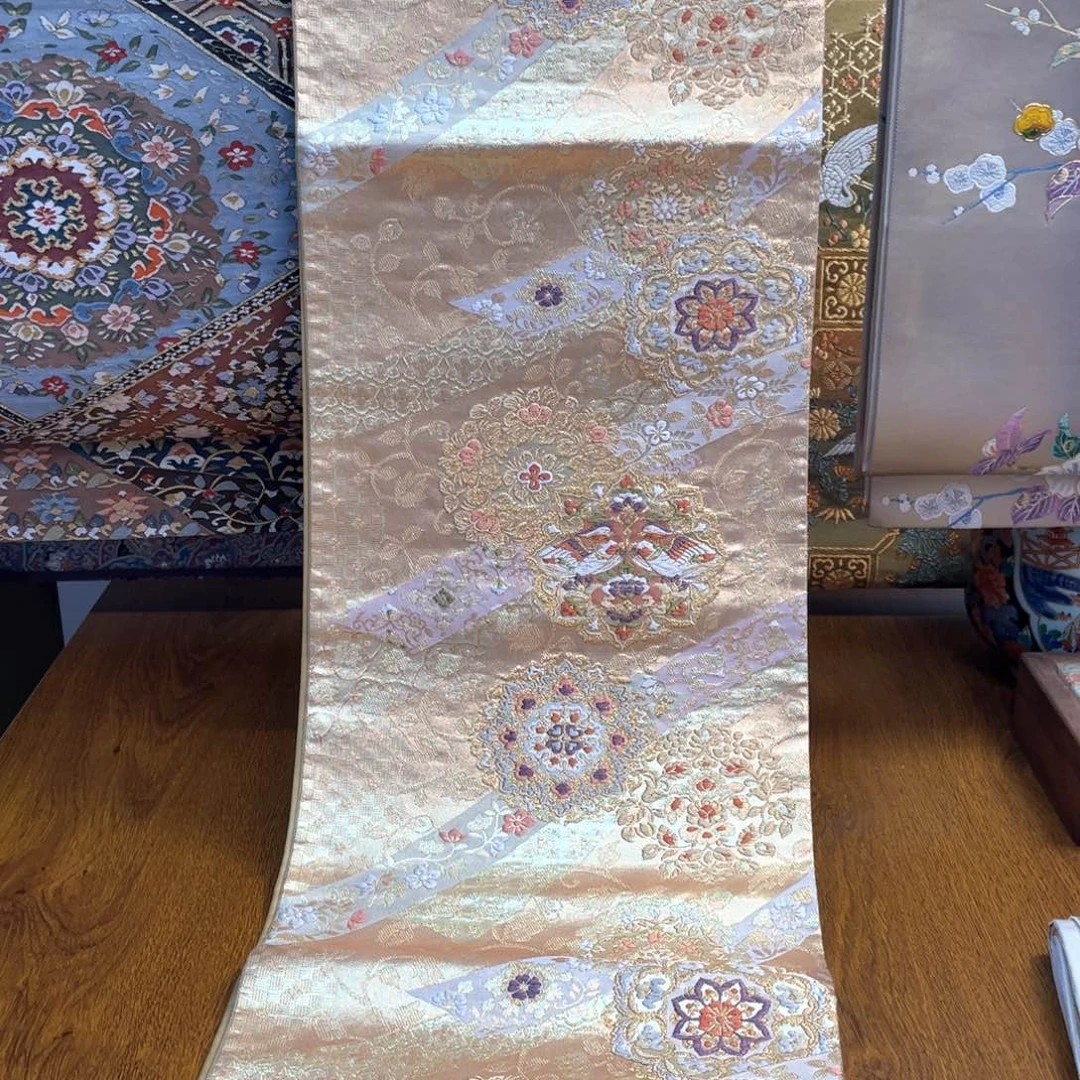 织绣西****包彩金织宝相花