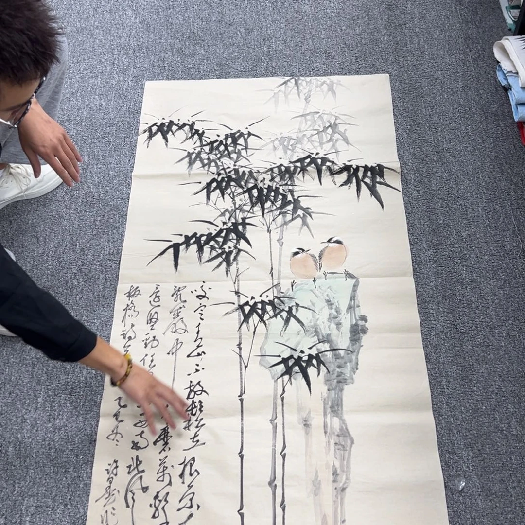 国画卖字画的小男孩