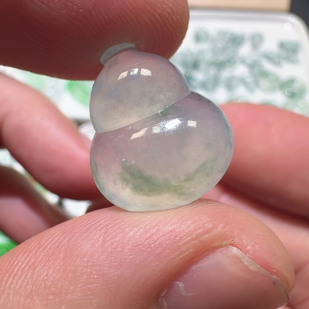 翡翠未镶嵌颈饰葫芦