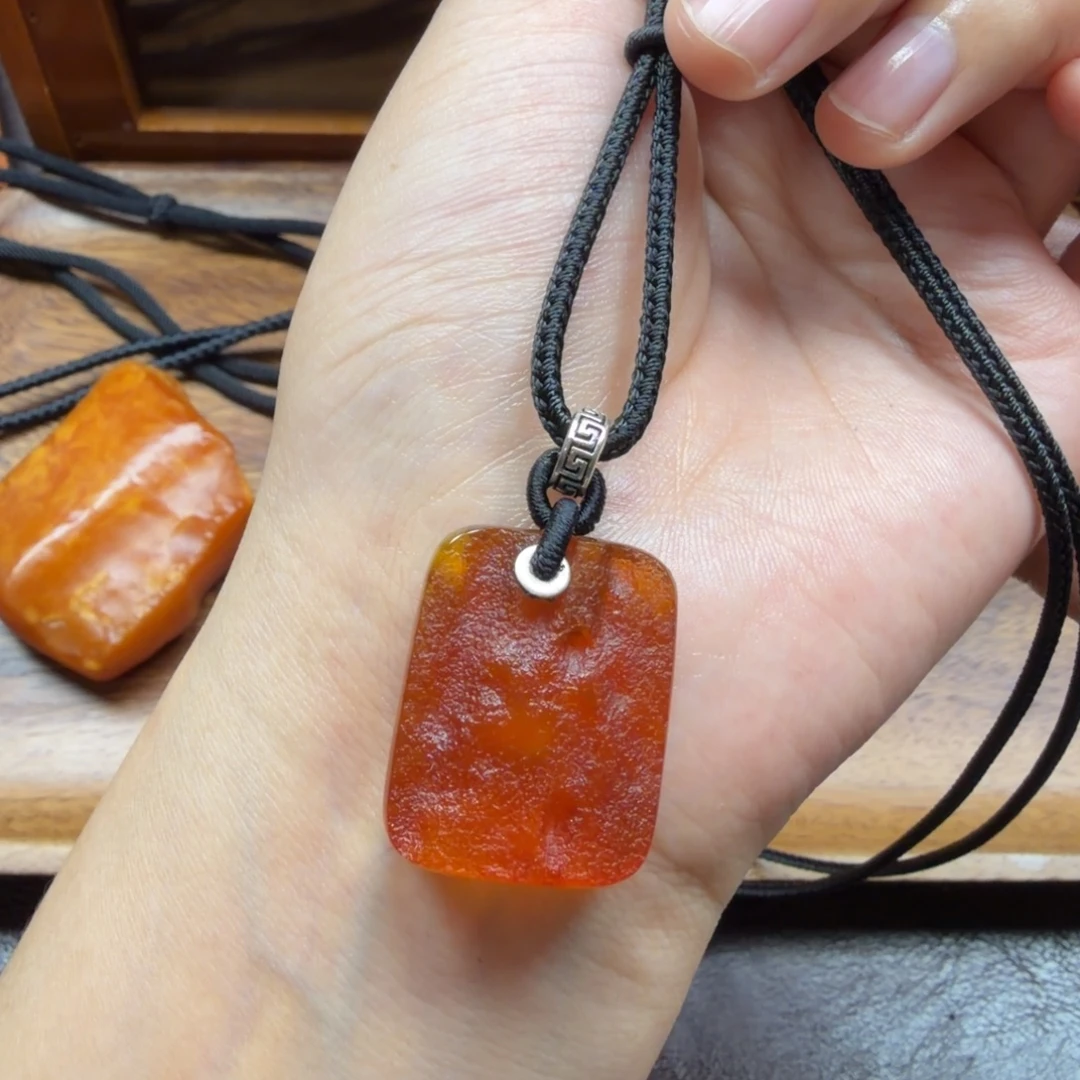 琥珀未镶嵌吊坠(赠链)