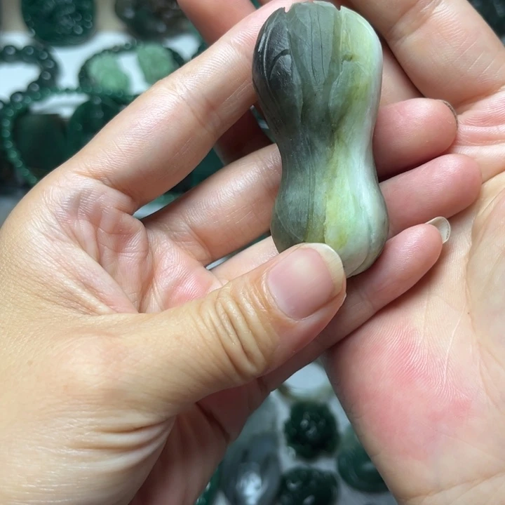 独山玉未镶嵌把件