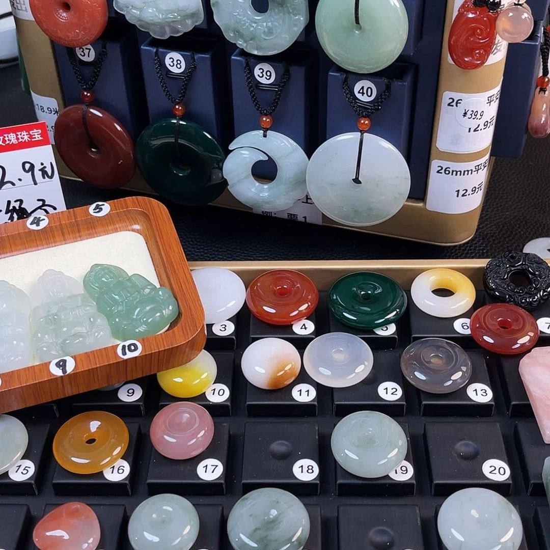 颈饰未镶嵌石英质玉我****气