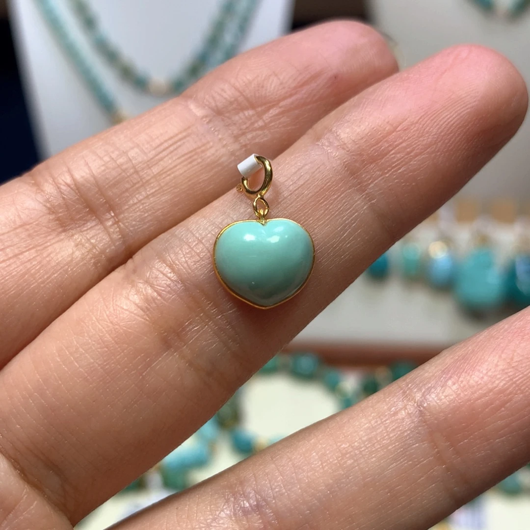 绿松石18K金镶嵌爱心吊坠