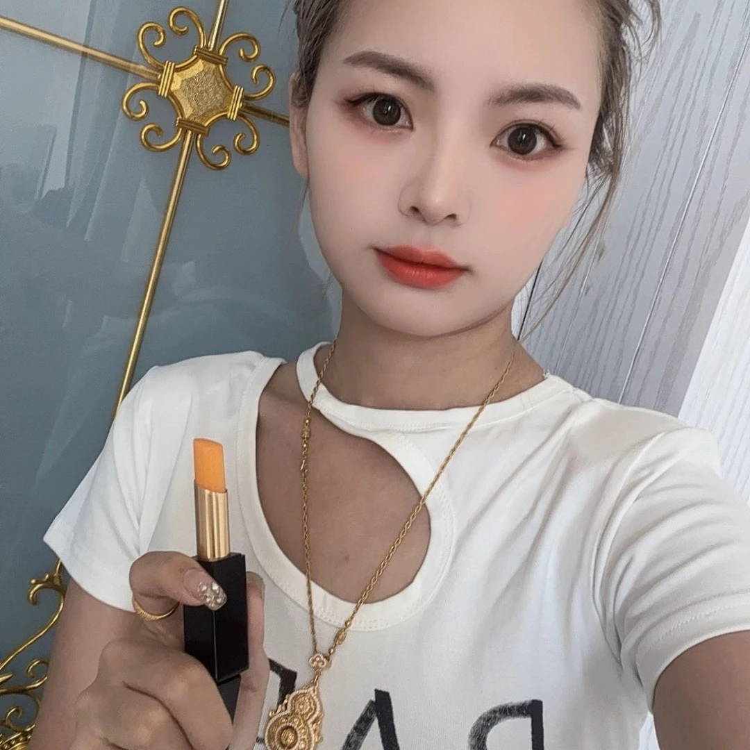 雪儿推荐温变口红橘调柿红