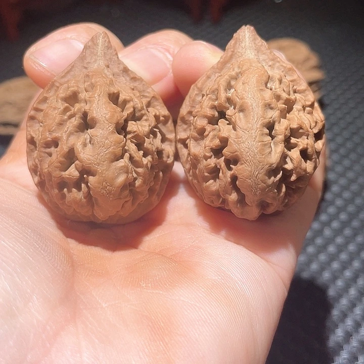 文玩核桃把件脑纹红皮2.000