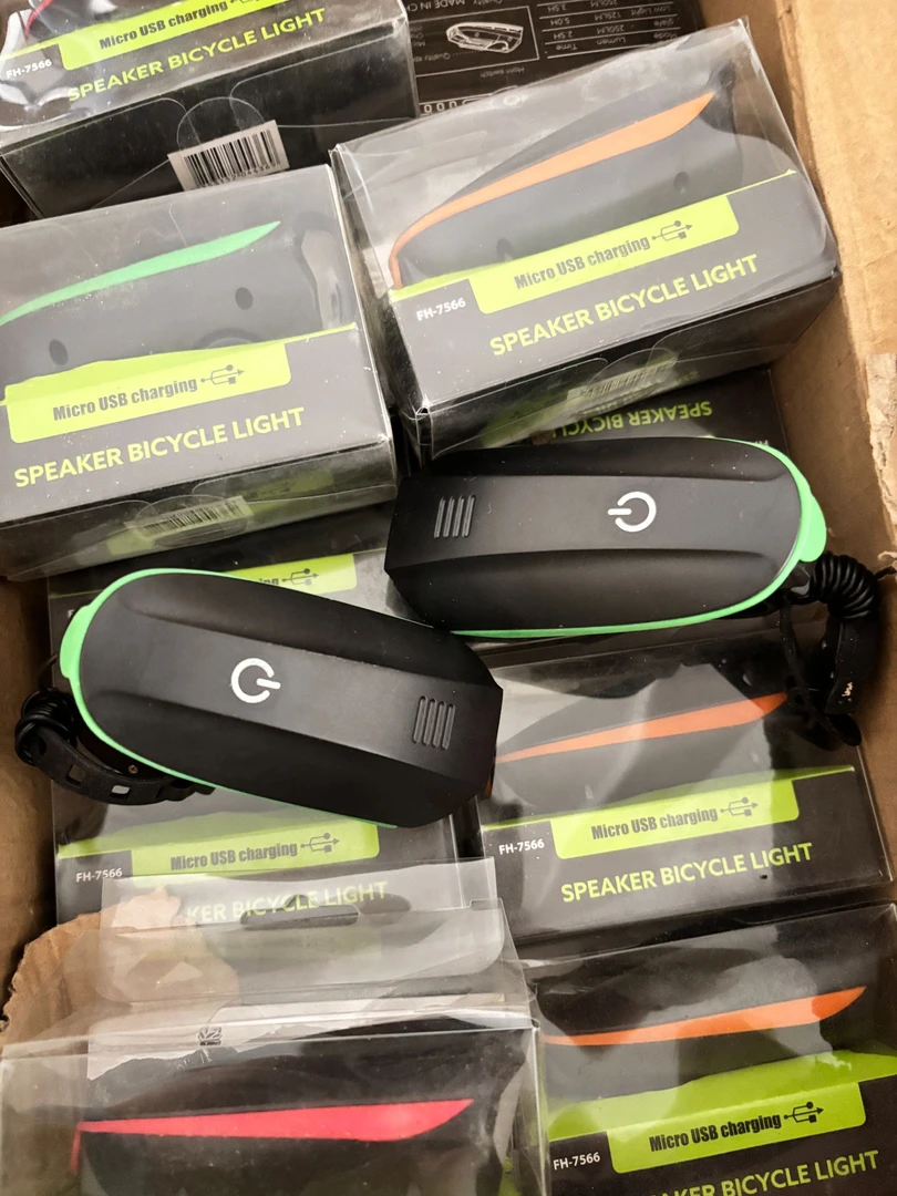 充电款自行车强光前车灯带喇叭也可当手电筒