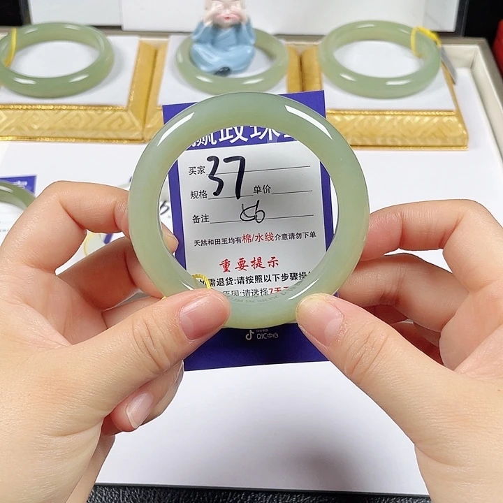和田玉未镶嵌手镯
