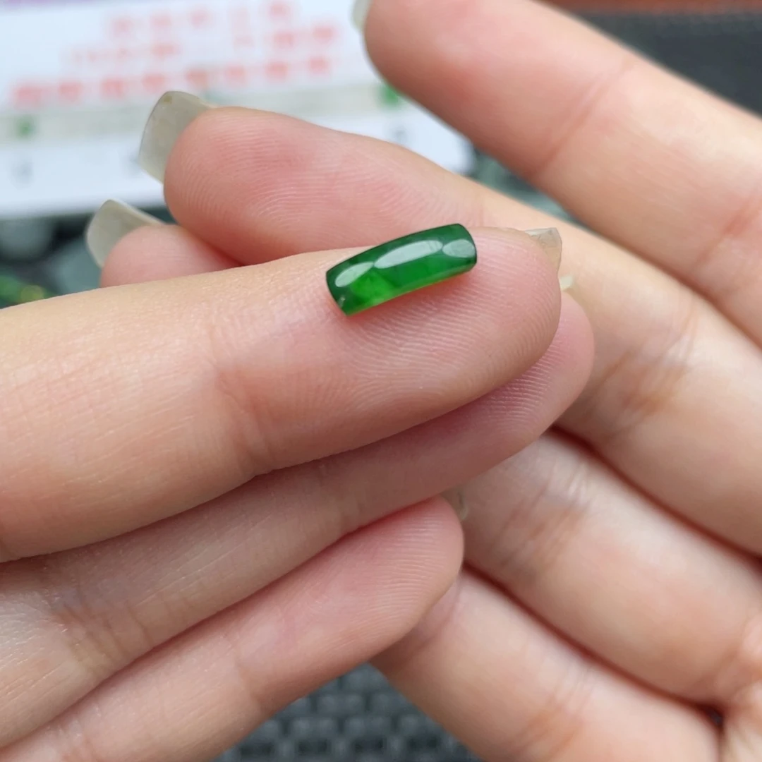 未镶嵌挂件翡翠  翡翠