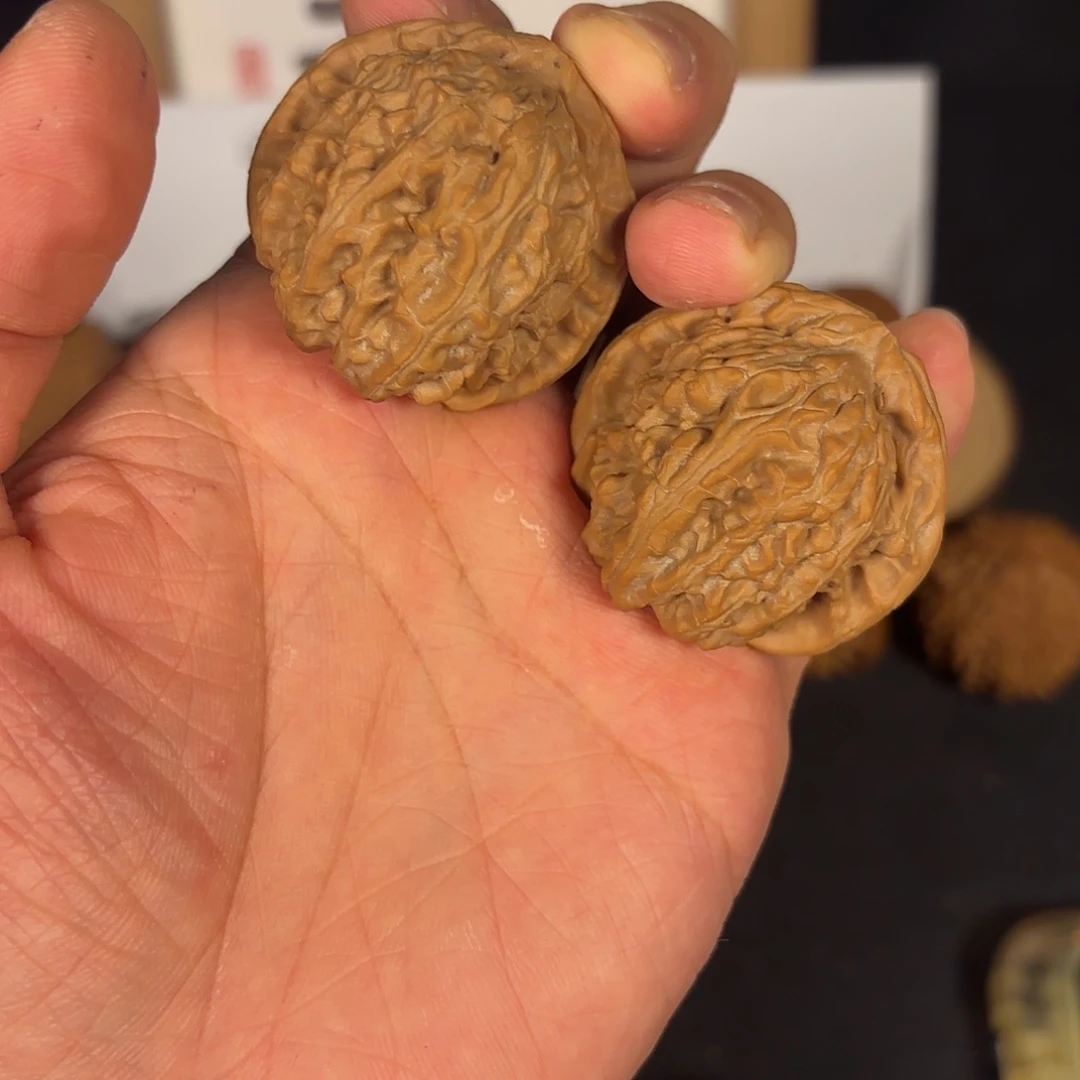 文玩核桃吊坠全品白狮子三角白41尺