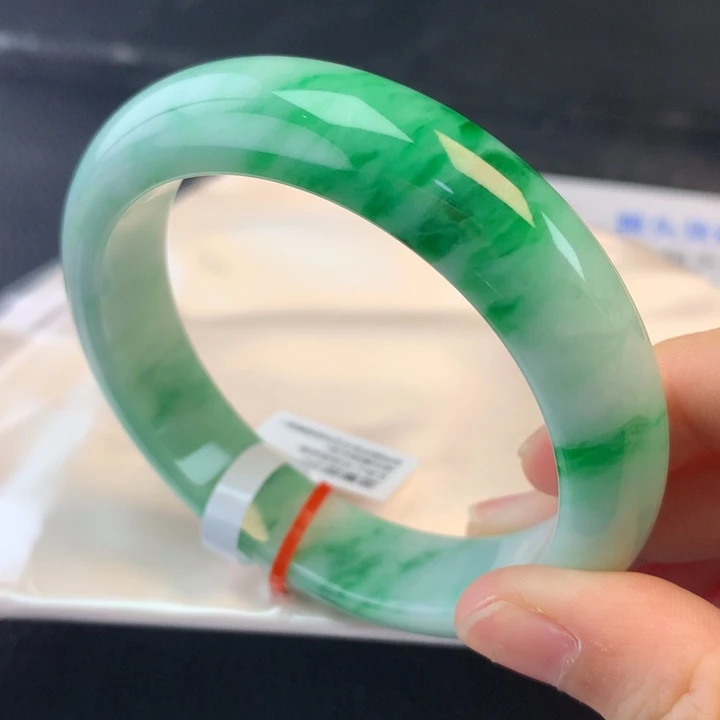 翡翠未镶嵌手镯57圈