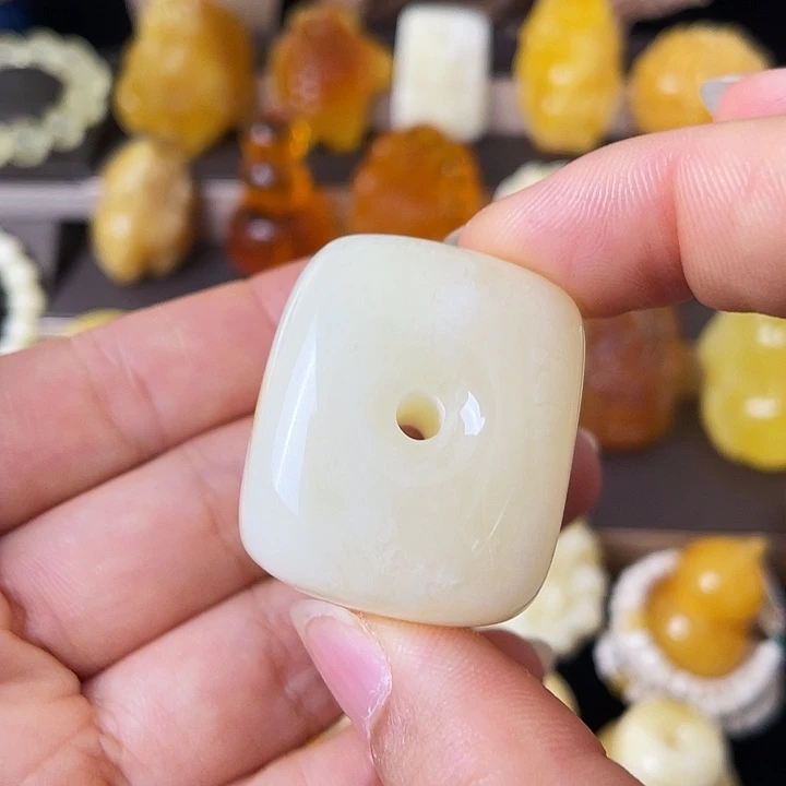 琥珀未镶嵌珠宝奇石