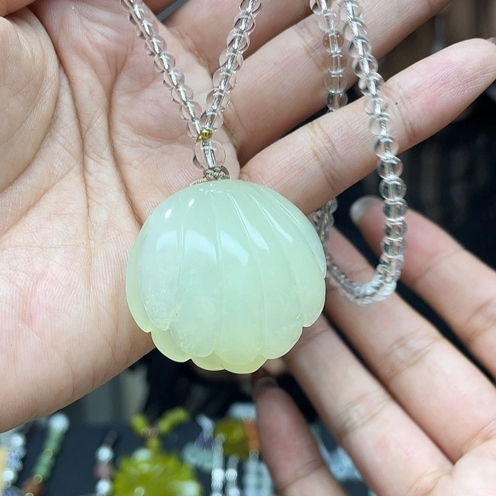 蛇纹石玉未镶嵌颈饰