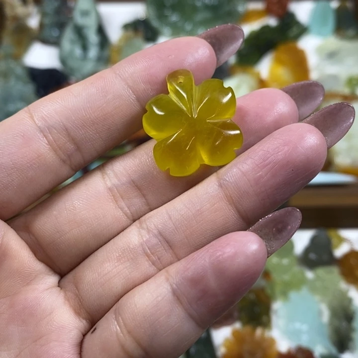 未镶嵌蛇纹石玉吊坠