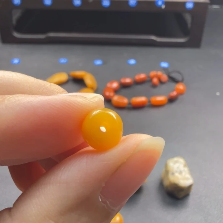 王****田黄石田黄石珠子