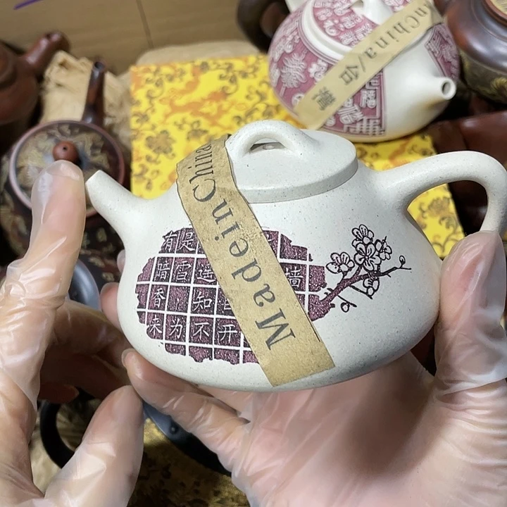 茶壶紫砂原矿泥料，手工制作一把紫砂壶。