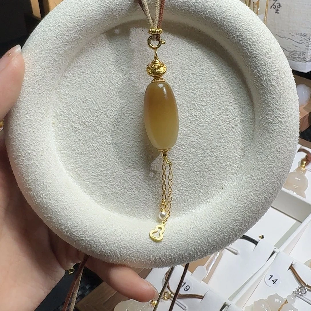 金***穗和田玉未镶嵌颈饰玉勒子