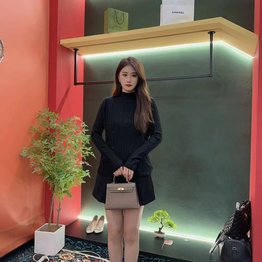 7235高级感亮片点缀半高领针织上衣 秋冬修身显瘦黑色打底毛衣女