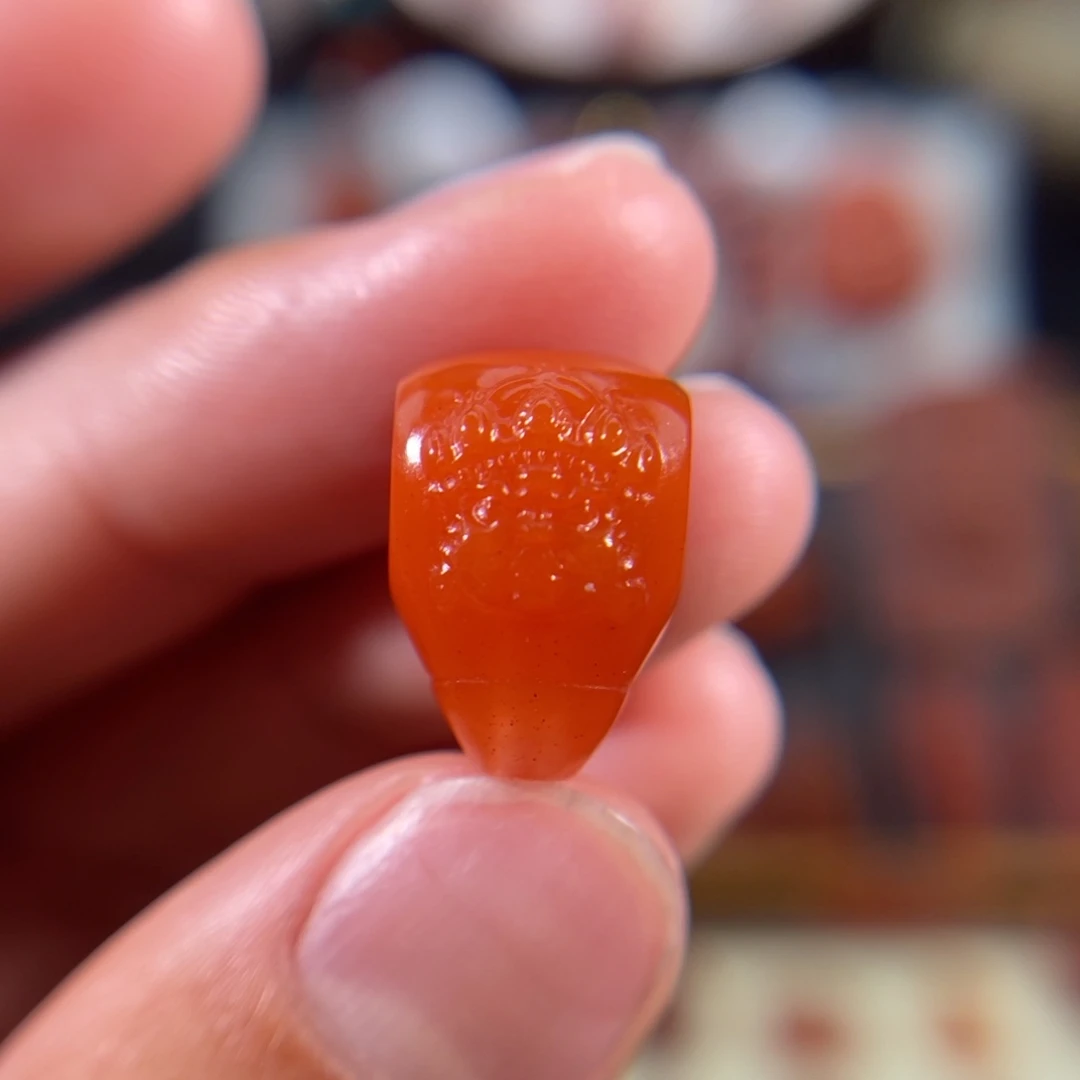 南红玛瑙未镶嵌黄财神三通对孔10.7