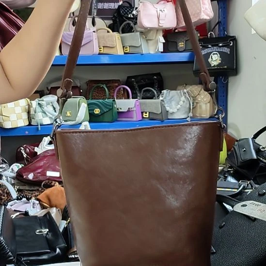 牦牛剖层皮革棕色