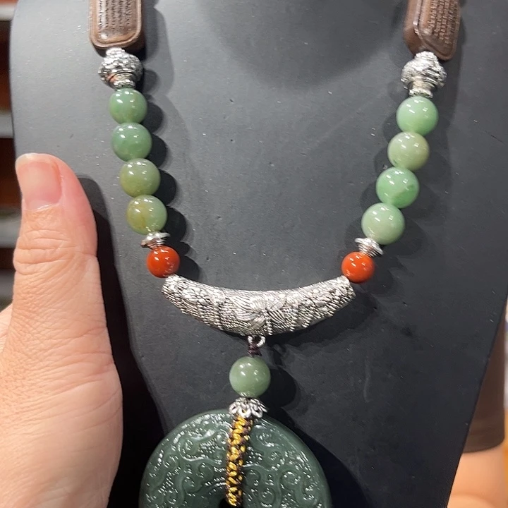 颈饰未镶嵌和田玉（糖玉）