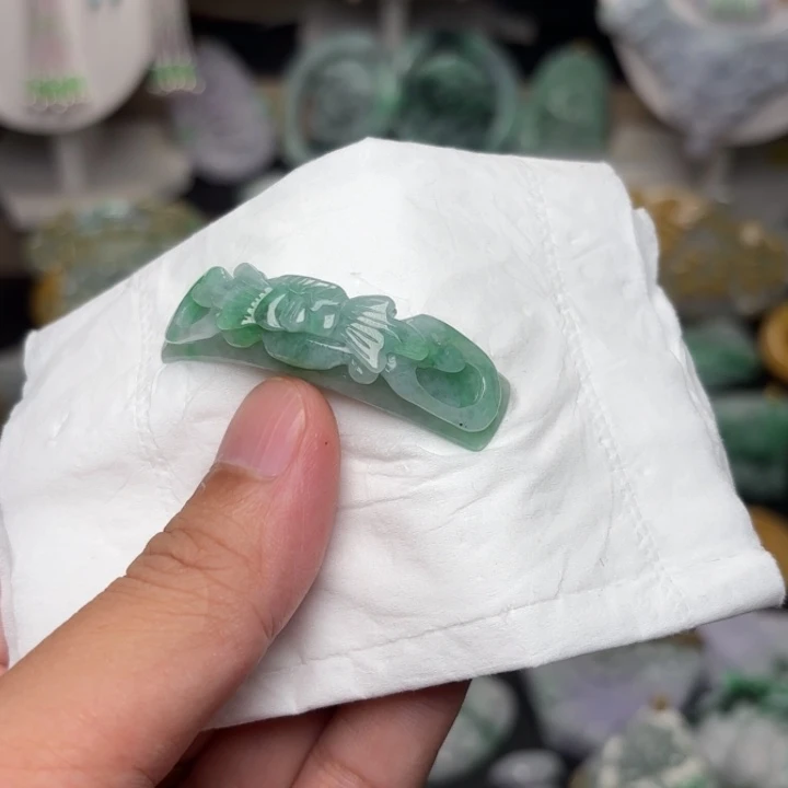 翡翠未镶嵌颈饰吊坠