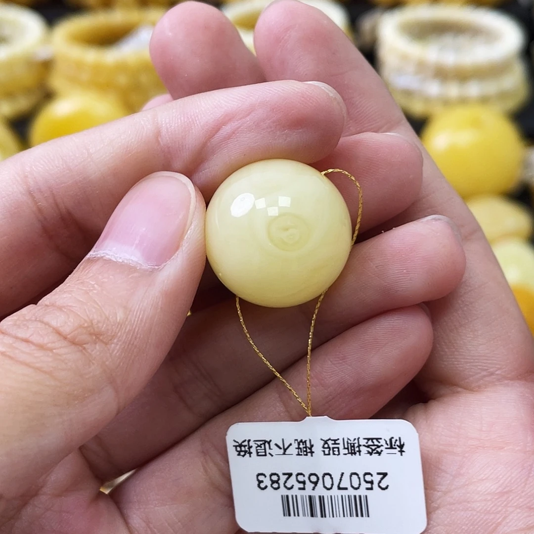 琥珀未镶嵌珠宝奇石浓白18.9mm微瑕