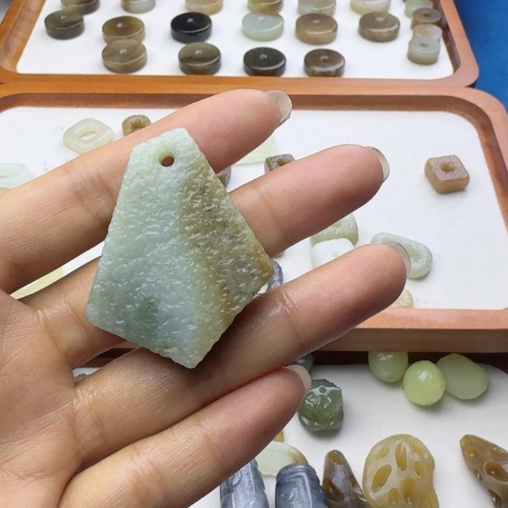 大***2和田玉未镶嵌挂件