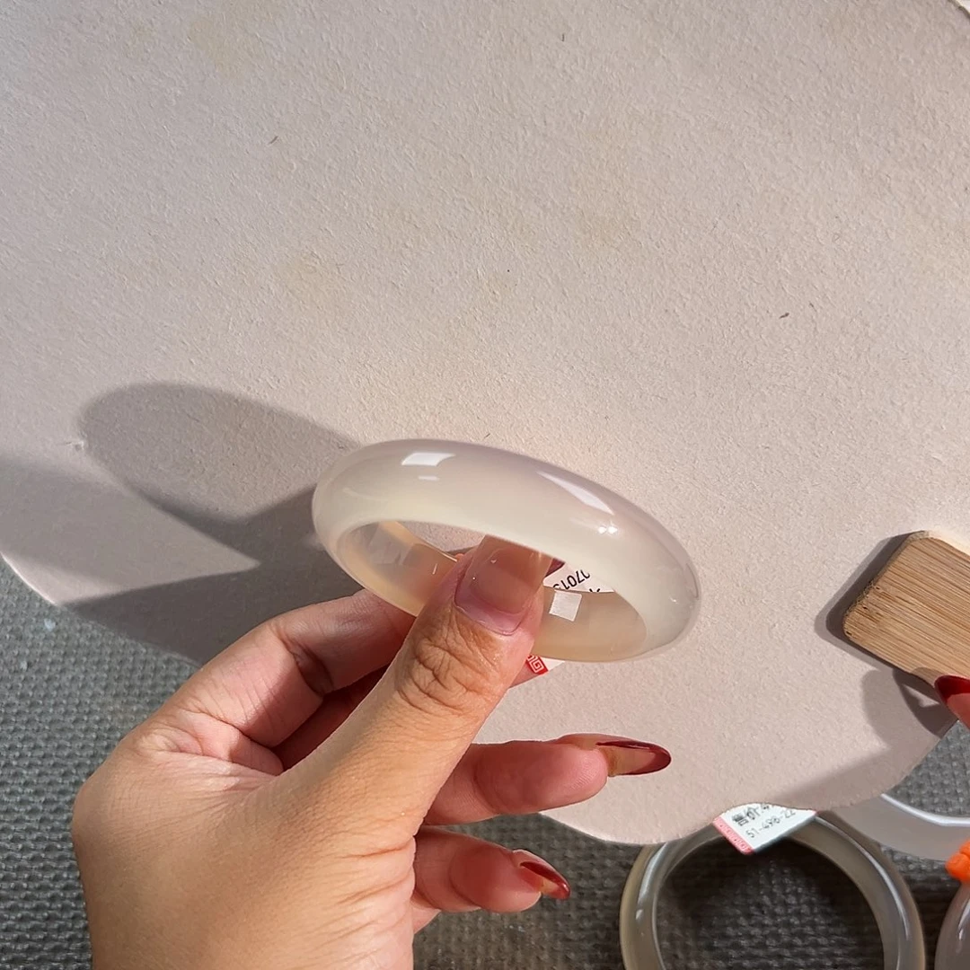 好***好玛瑙/玉髓未镶嵌手镯