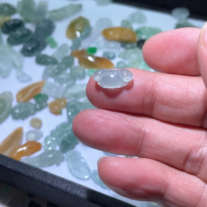 翡翠未镶嵌颈饰19