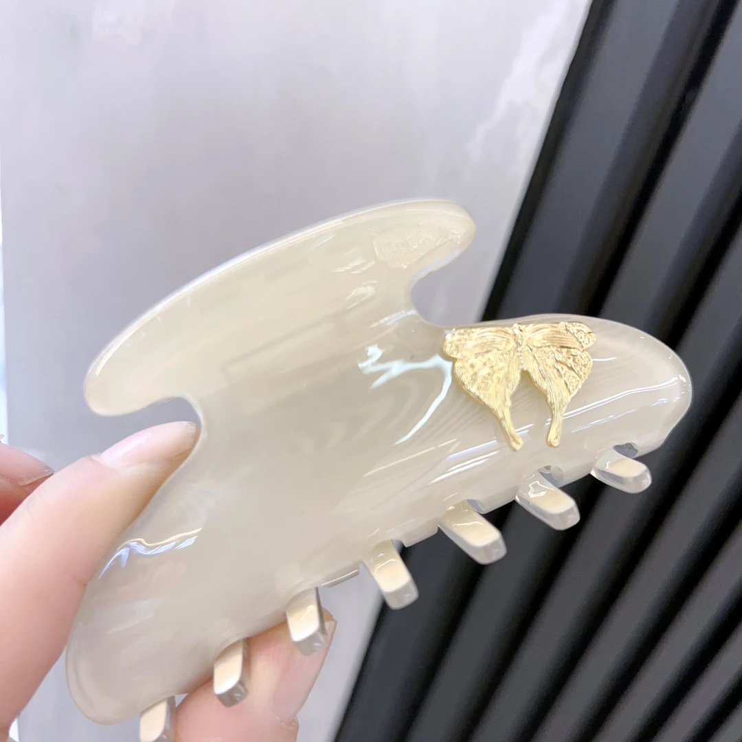 A742冰透杏色蝴蝶抓夹