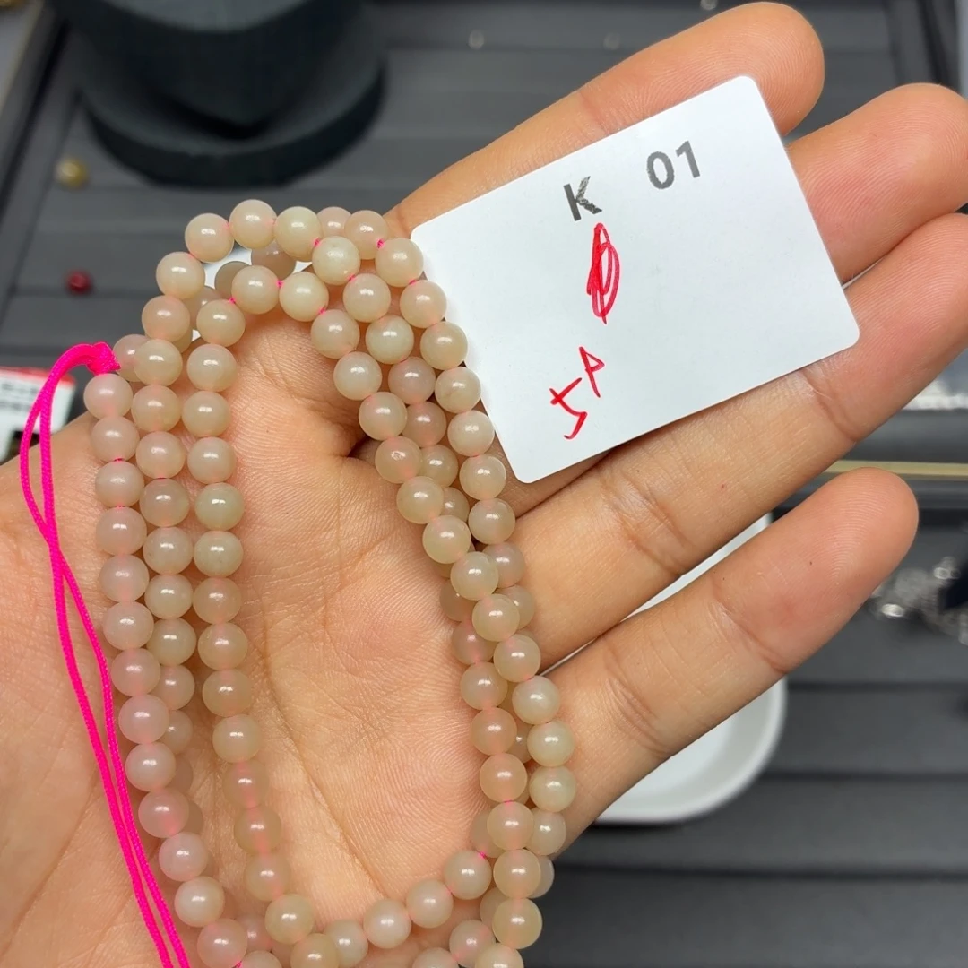 和田玉未镶嵌颈饰K01。