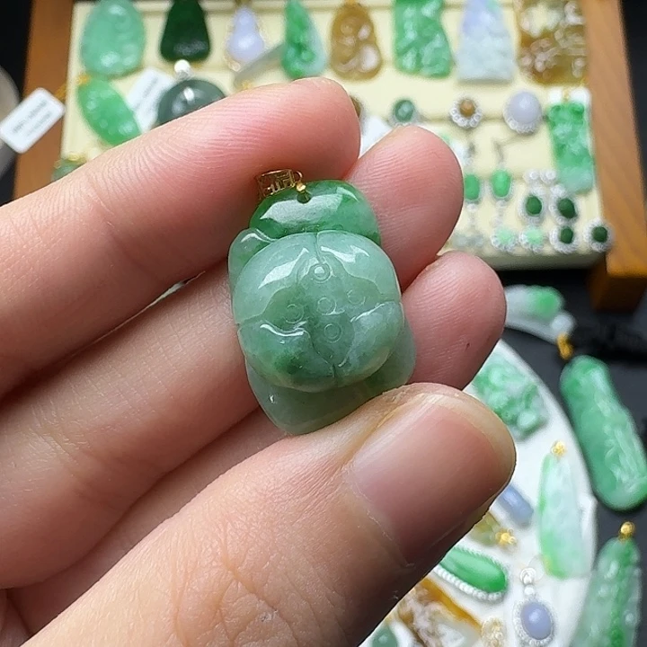 翡翠18K金镶嵌颈饰18k金镶嵌荷花吊坠