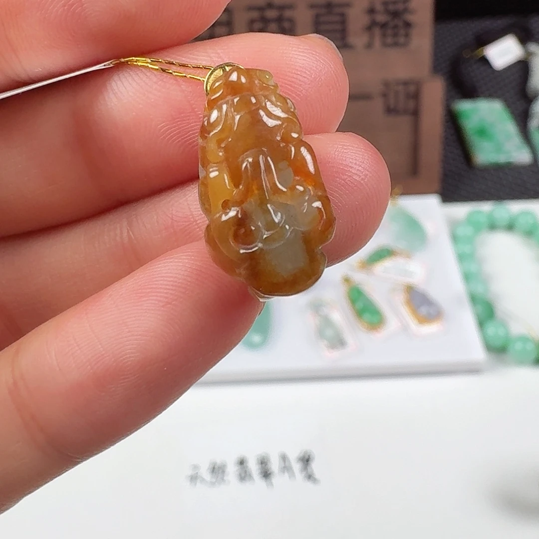 翡翠18K金镶嵌颈饰