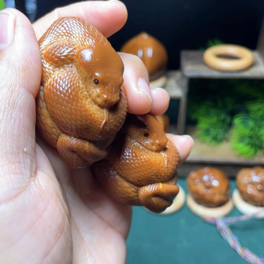 把件橄榄核蛇一对