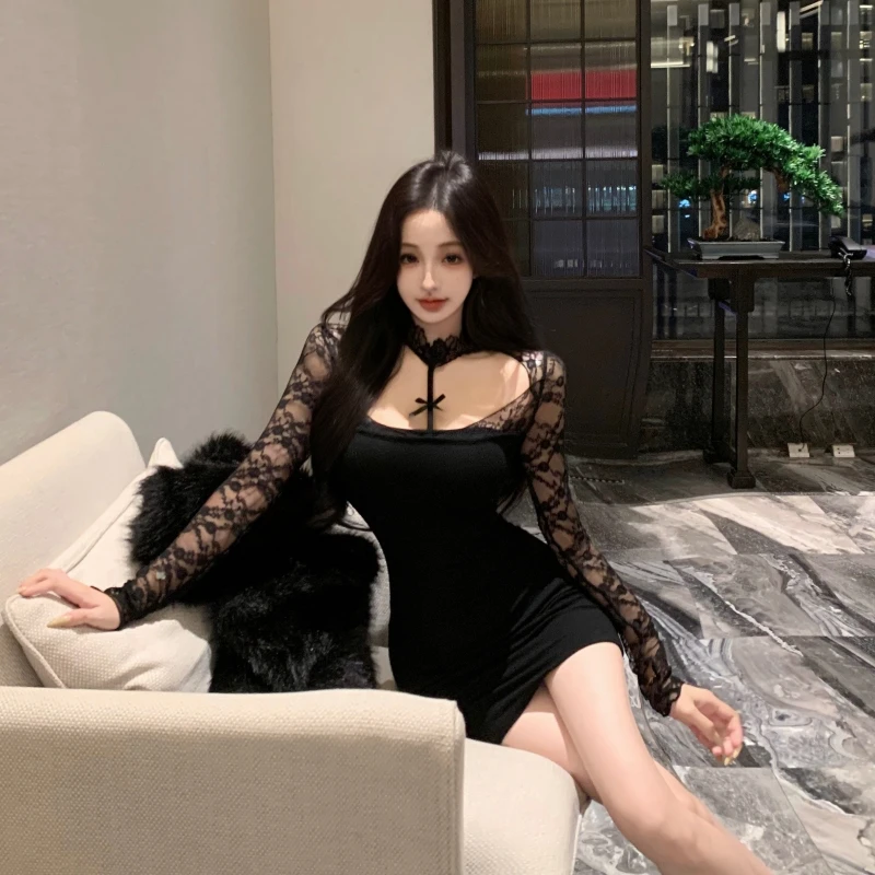 2025早秋时尚新款辣妹挂脖修身显瘦蕾丝拼接长袖连衣裙短款