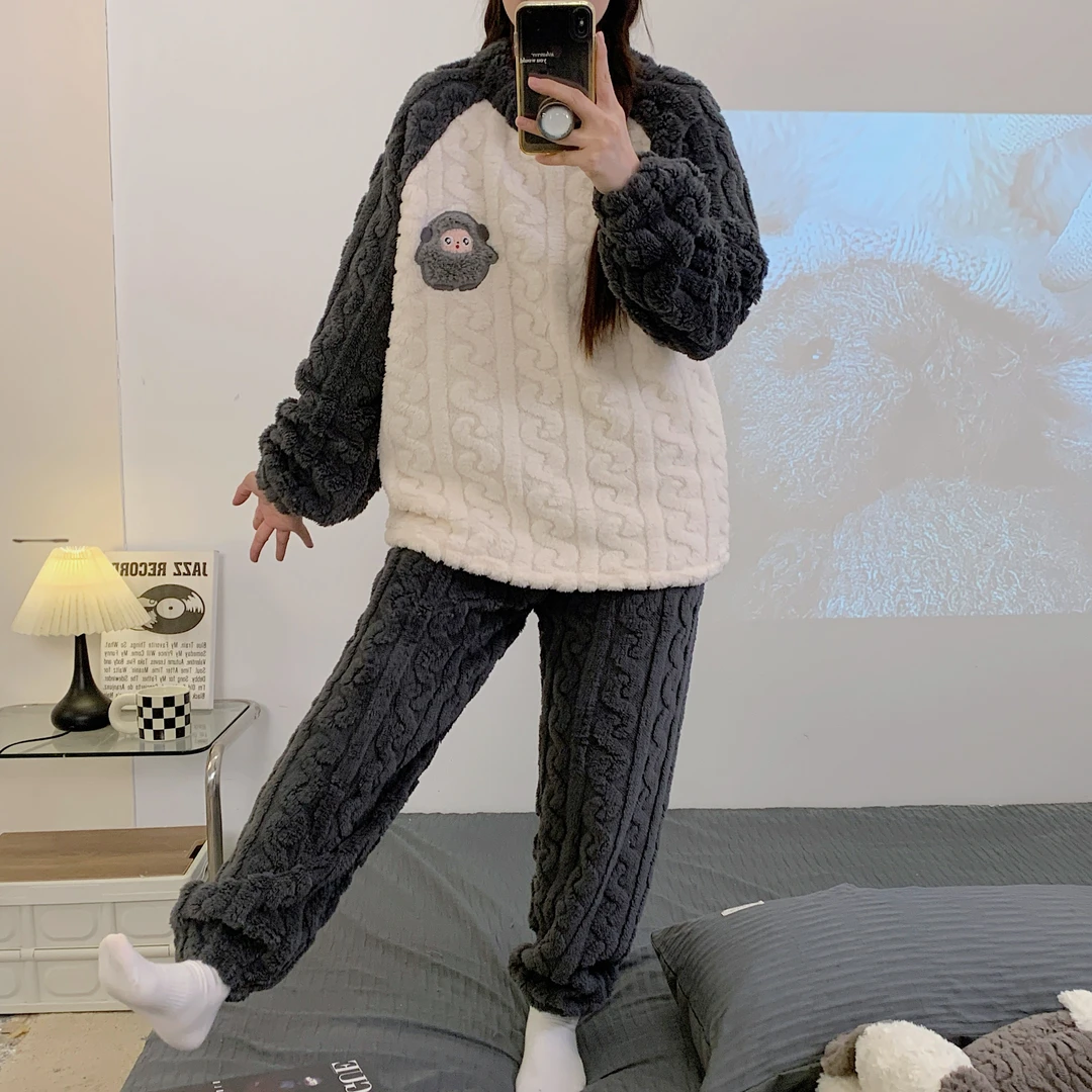 可爱舒适冬季长袖长裤家居服套装睡衣圆领加绒女宽松休闲冬天睡衣