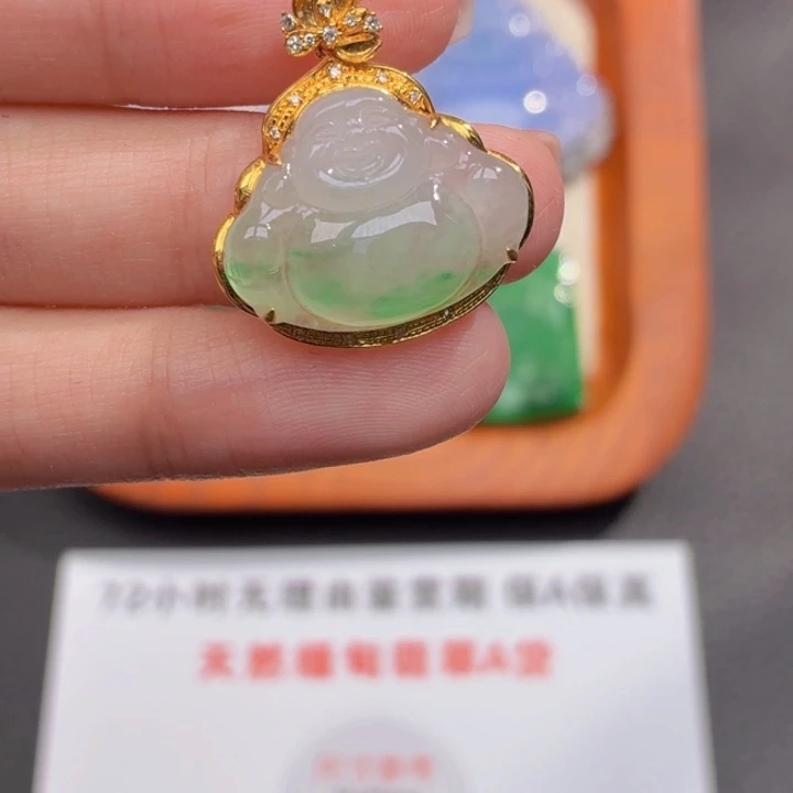翡翠18K金镶嵌颈饰
