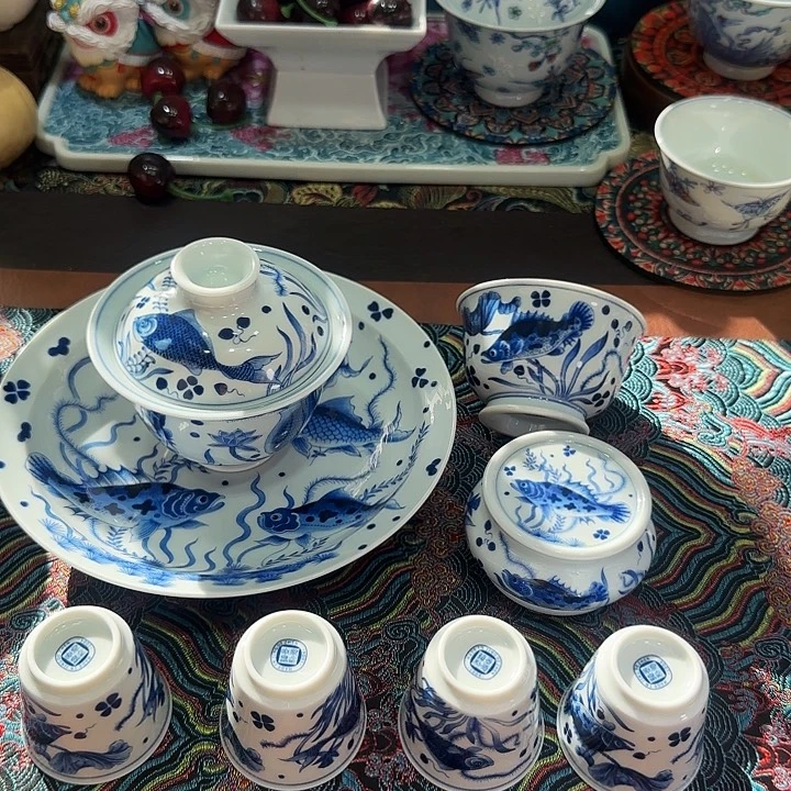 2568476896896886896899