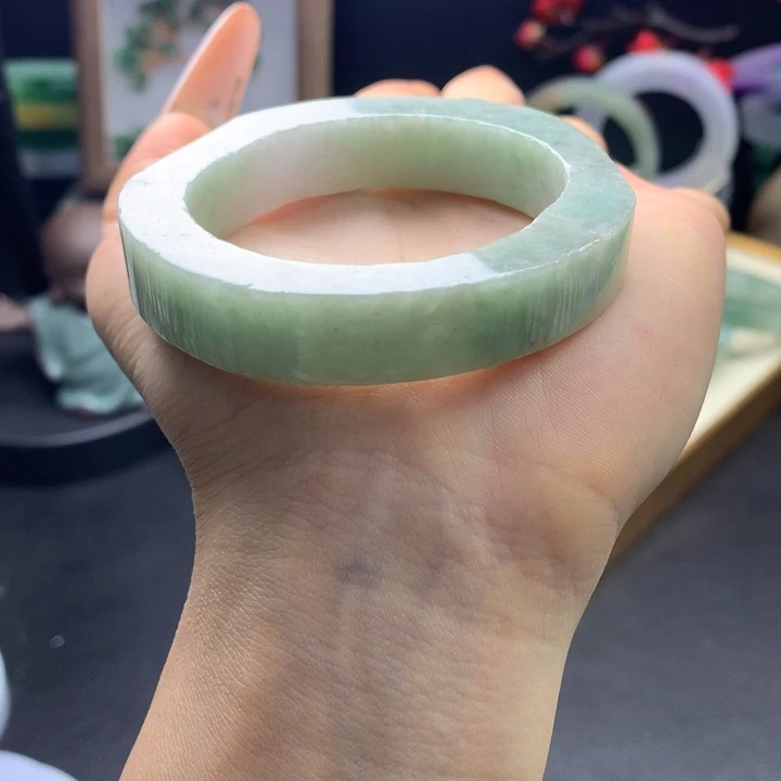 定制翡翠未镶嵌翡翠手镯