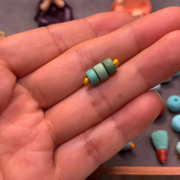 绿松石颈饰未镶嵌