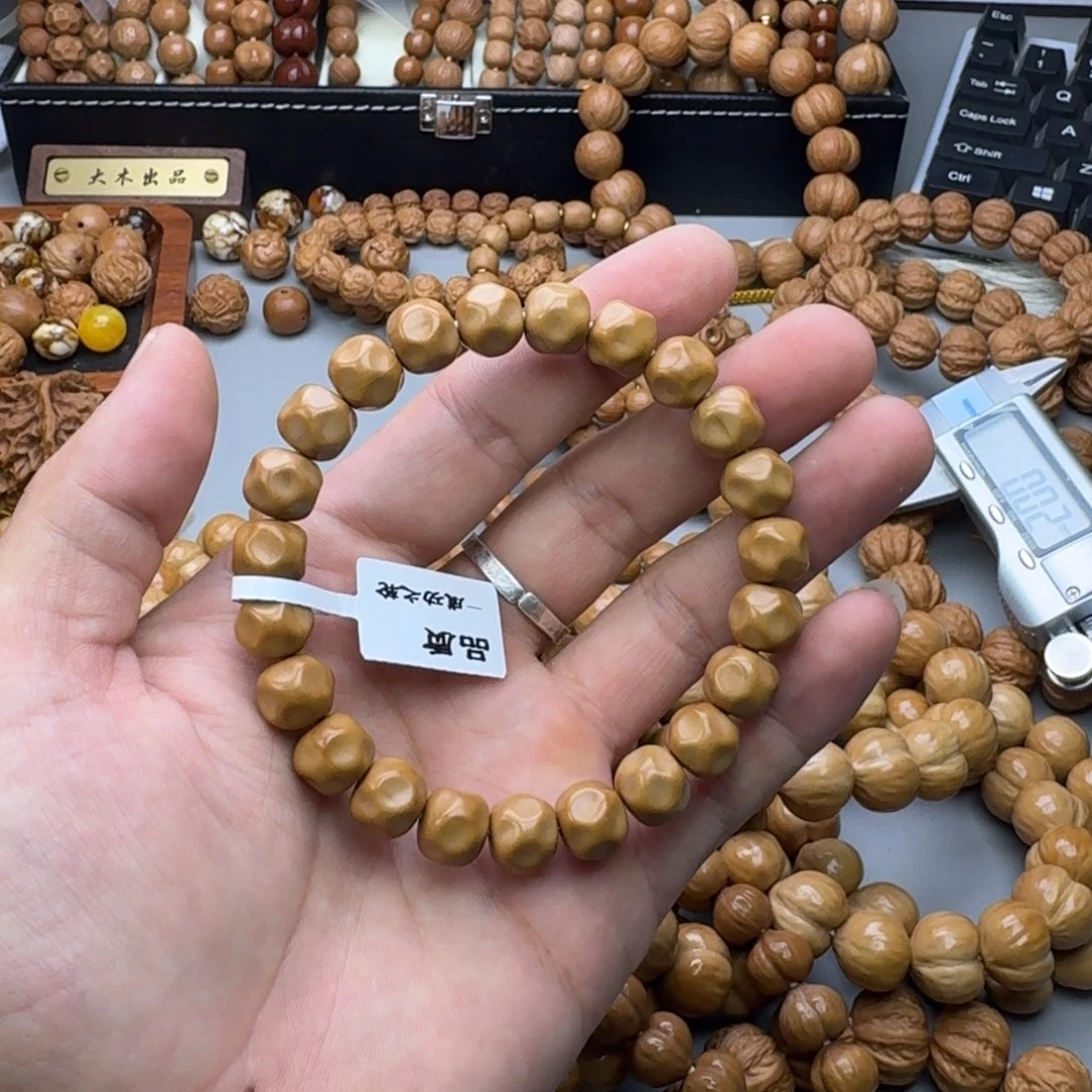 四****猴头核桃手串全品精工奶酪