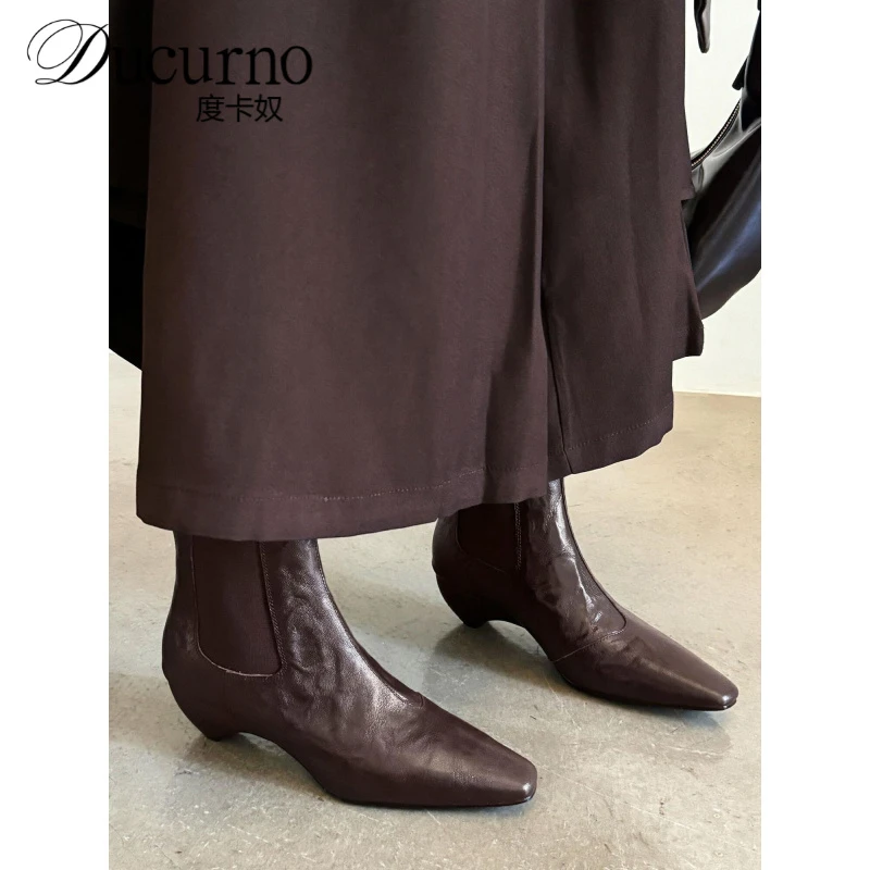 爆推实物惊艳~！小众异型跟粗跟及裸靴女配牛仔裤真皮方头短靴女