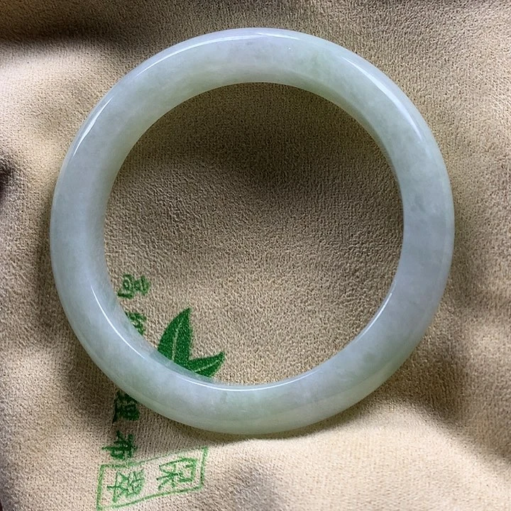 翡翠手镯未镶嵌翡翠