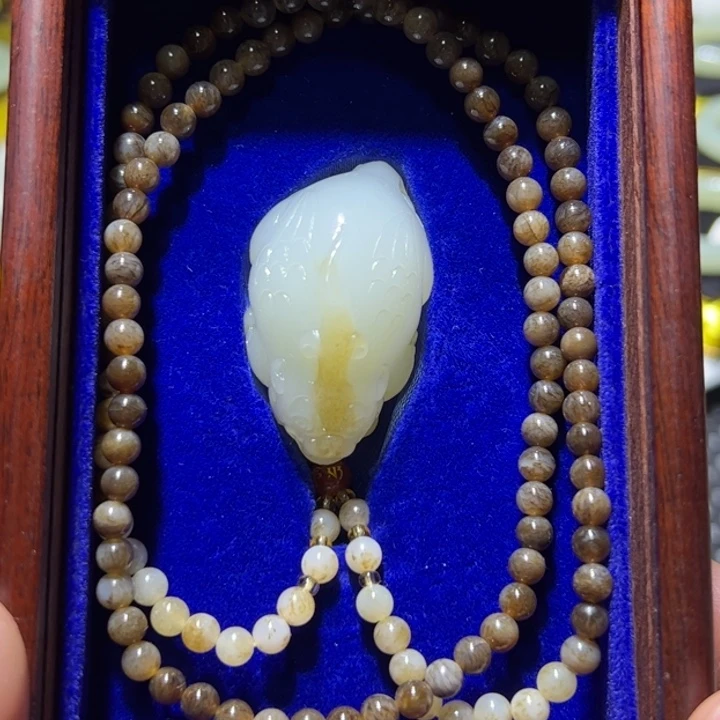 和田玉颈饰未镶嵌淡**生