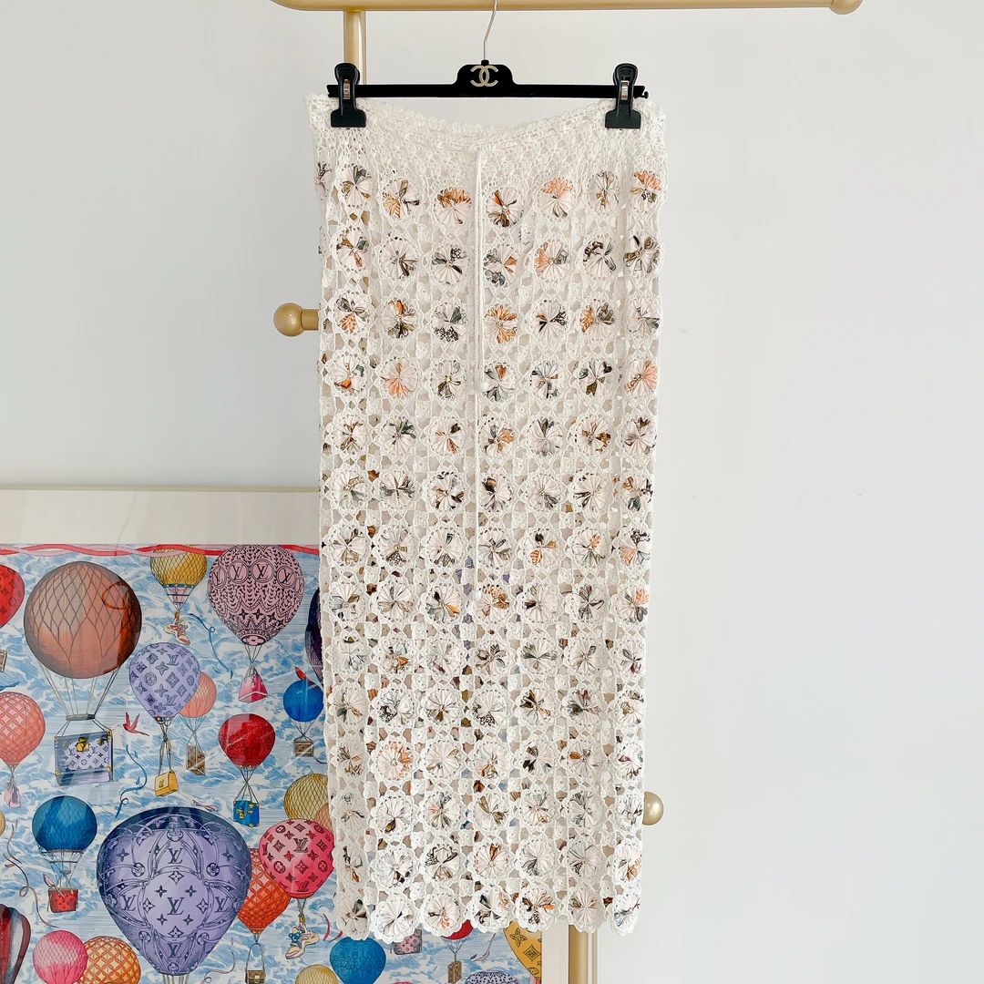 95新  Agua 镂空绣花水钻半身裙