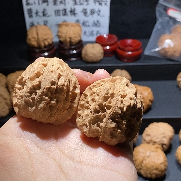 文玩核桃吊坠40靠山王