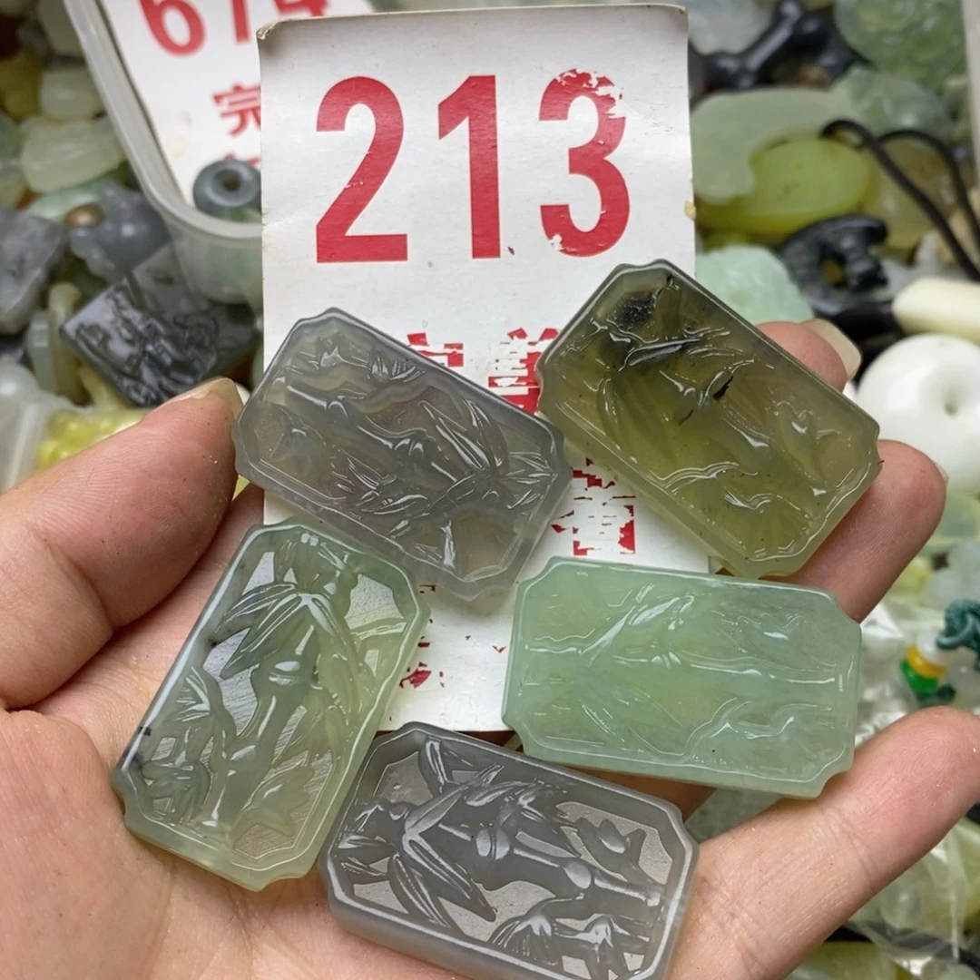 透闪石-蛇纹石玉未镶嵌挂坠
