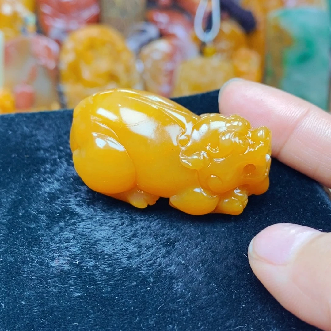 石英质玉（黄龙玉）未镶嵌颈饰